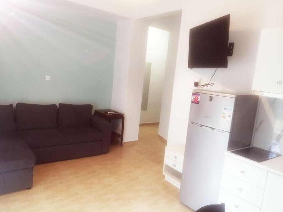 3 Room Apartment By The Beach - Free Parking Peraía Kültér fotó